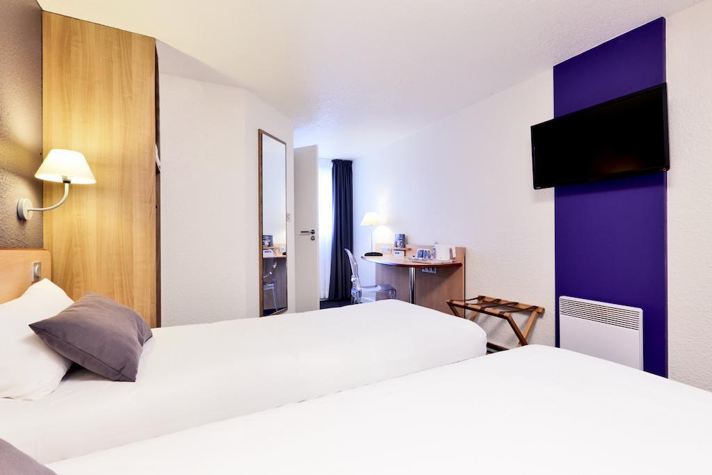 Kyriad Hotel Laval Dış mekan fotoğraf