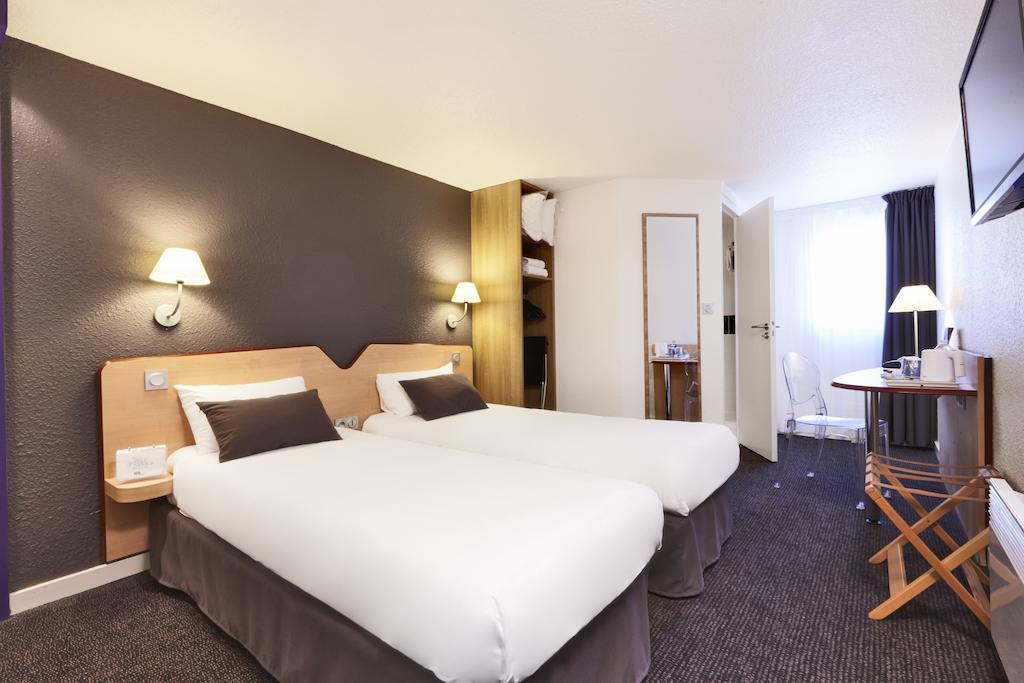 Kyriad Hotel Laval Dış mekan fotoğraf