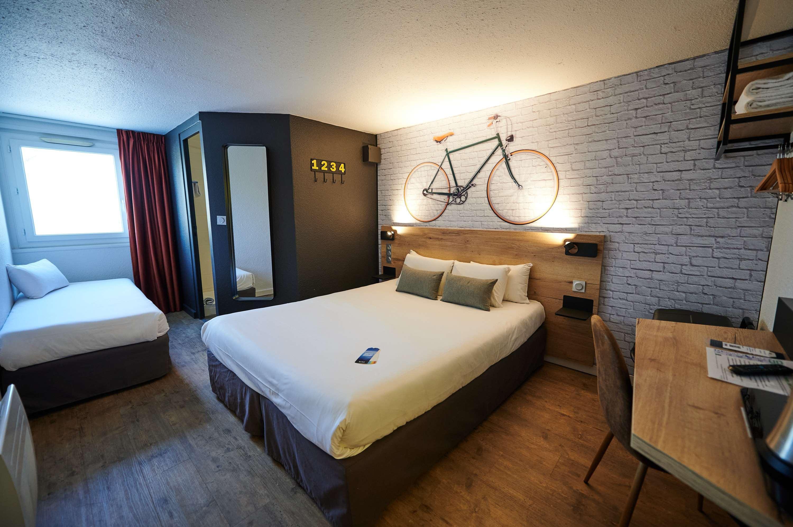 Kyriad Hotel Laval Dış mekan fotoğraf