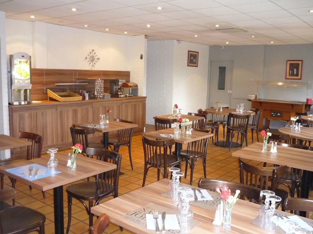 Kyriad Hotel Laval Restoran fotoğraf